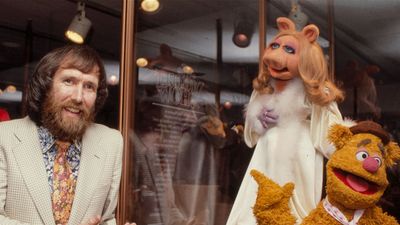 American puppeteer Jim Henson with Miss Piggy and Fozzie Bear, c. 1979-80.