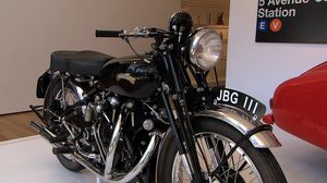 Discover the mechanics of Vincent Black Shadow