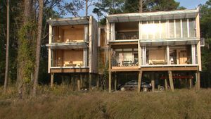 Understand the unique architecture of the waterfront Loblolly House and how it confronts the question How do we disinvent air conditioning?