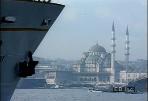 Examine how Istanbul straddles both the Europe-Asia boundary and the Bosporus strait