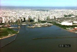 Visit Argentinian capital Buenos Aires and take in views of the presidential mansion and 9 de Julio Avenue