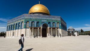 Explore the cities of Jerusalem and Tel Aviv–Yafo and the natural sites of the Dead Sea and the Red Canyon
