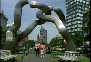 Tour Berlin to see its arc de triomphe and its famous Unter den Linden and Kurfürstendamm avenues
